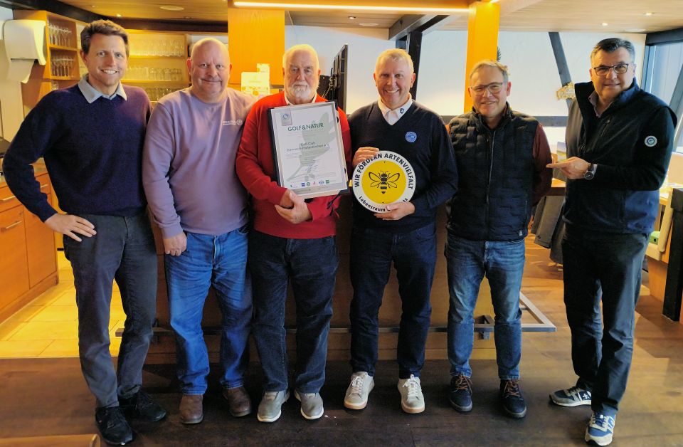 Felix Otto (Clubmanager), David Malcolm (Head-Greenkeeper), Lorenz Heinzinger (Präsident), Ulrich Komm (Vize-Präsident), Dieter Pfaff (DQS Auditor), Gunther Hardt (DGV-Berater).