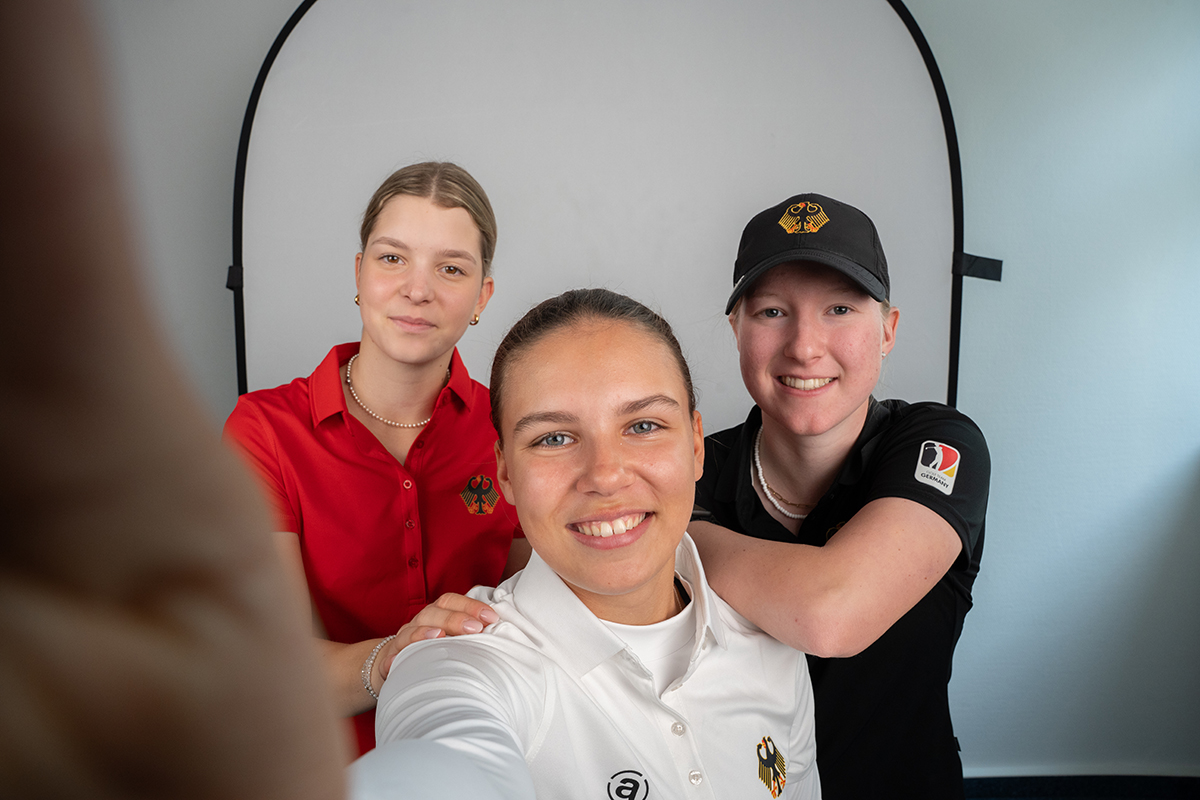 Das neue Outfit passt: Cecilie Volckens, Helena Baraka und Laura Schedel aus dem Junior Team Germany.