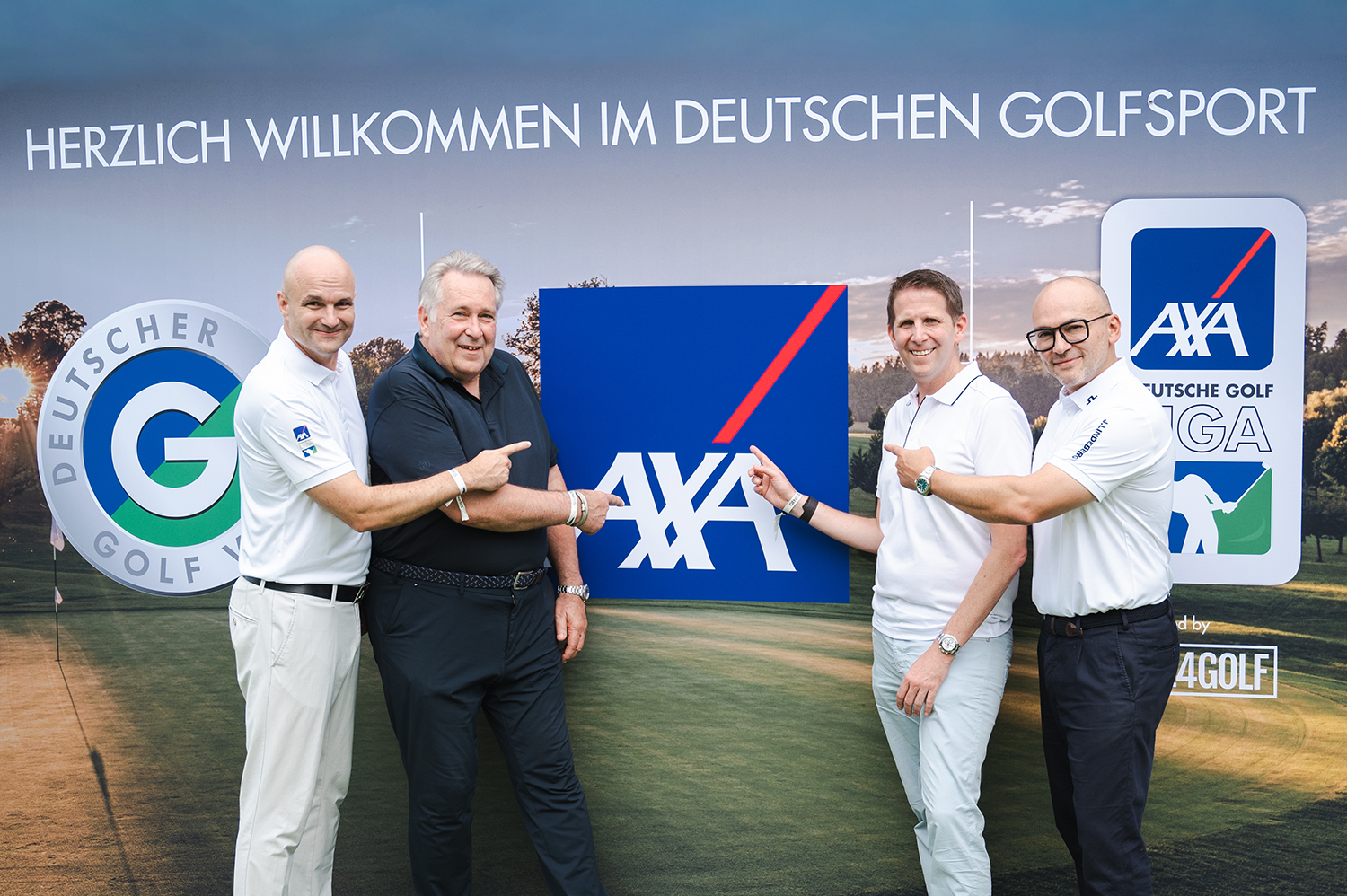Von rechts nach links: Kayum Guerrero (Vorstand Vertrieb bei AXA Deutschland), Andreas Schäfer (Product Owner Mobility Partnerships bei der AXA Konzern AG), Claus Kobold (Präsident des Deutschen Golf Verbandes) und Robert Bruck (Geschäftsführer der Deutschen Golf Sport GmbH) beim Final Four 2026 im Golfclub München-Riedhof.