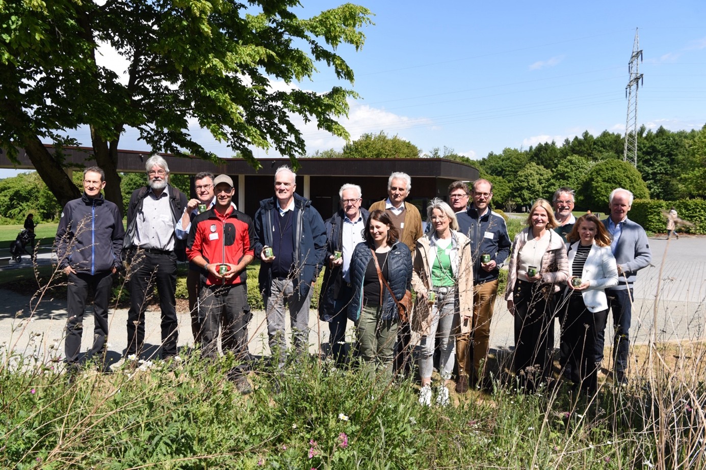 Die Teilnehmerinnen und Teilnehmer der GolfBiodivers-Vernetzungsveranstaltung im Bielefelder Golf Club. 