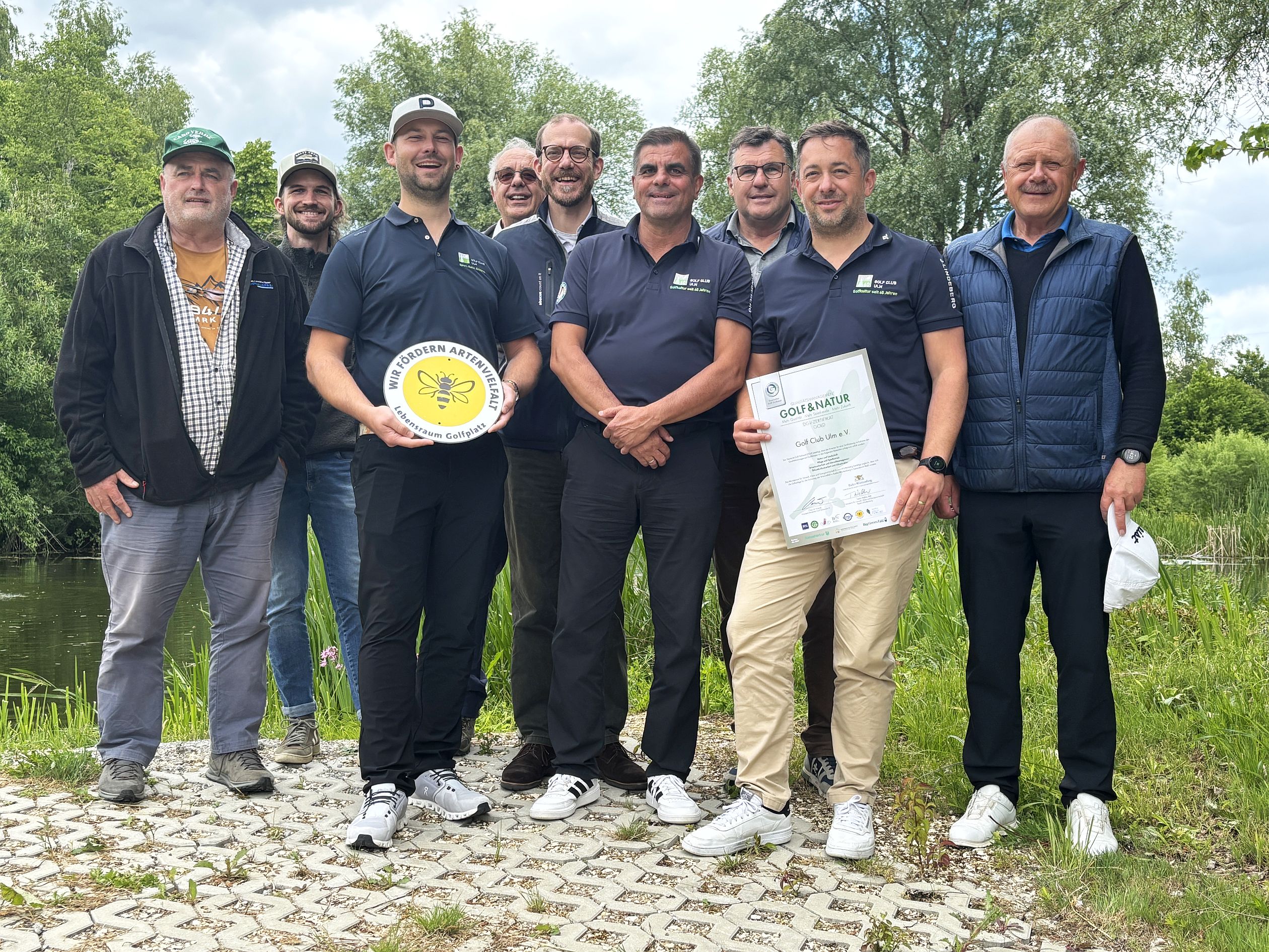 Hans-Peter Seitz (Untere Naturschutzbehörde Alb-Donau-Kreis), Christian Tirpitz (Untere Naturschutzbehörde Alb-Donau-Kreis), Kim Schneider (Greenkeeper GC Ulm), Ulrich Müller (BUND), Jörg Vowinckel-Ewald (DGV Projektmanager GolfBiodivers), Frank Steyer (Clubmanager GC Ulm), Dr. Gunther Hardt (DGV Auditor), Thomas Ströbele (Head-Greenkeeper GC Ulm), Dr. Siegfried Hausdorf (Platzvorstand GC Ulm).