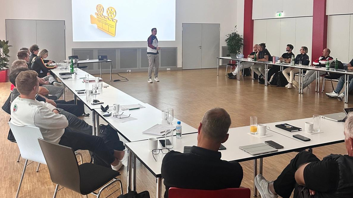 Experten beim Austausch auf der DGV-Nachwuchsleistungssport-Konferenz (Foto: DGV)