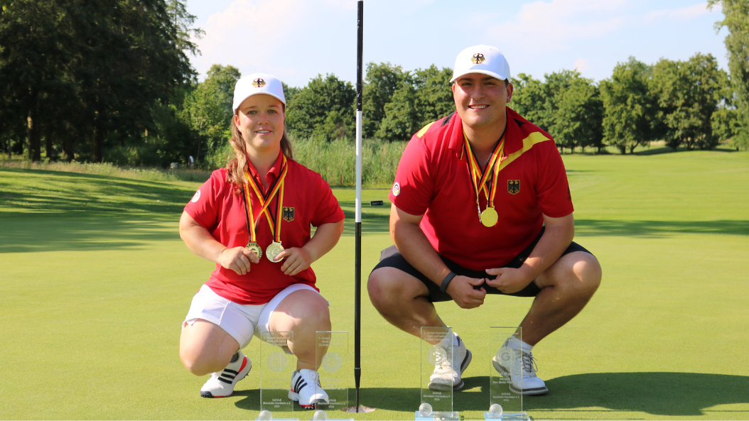 Die Sieger der IAM der Golfer mit Behinderungen: Jennifer Sräga und Jonas Rother.